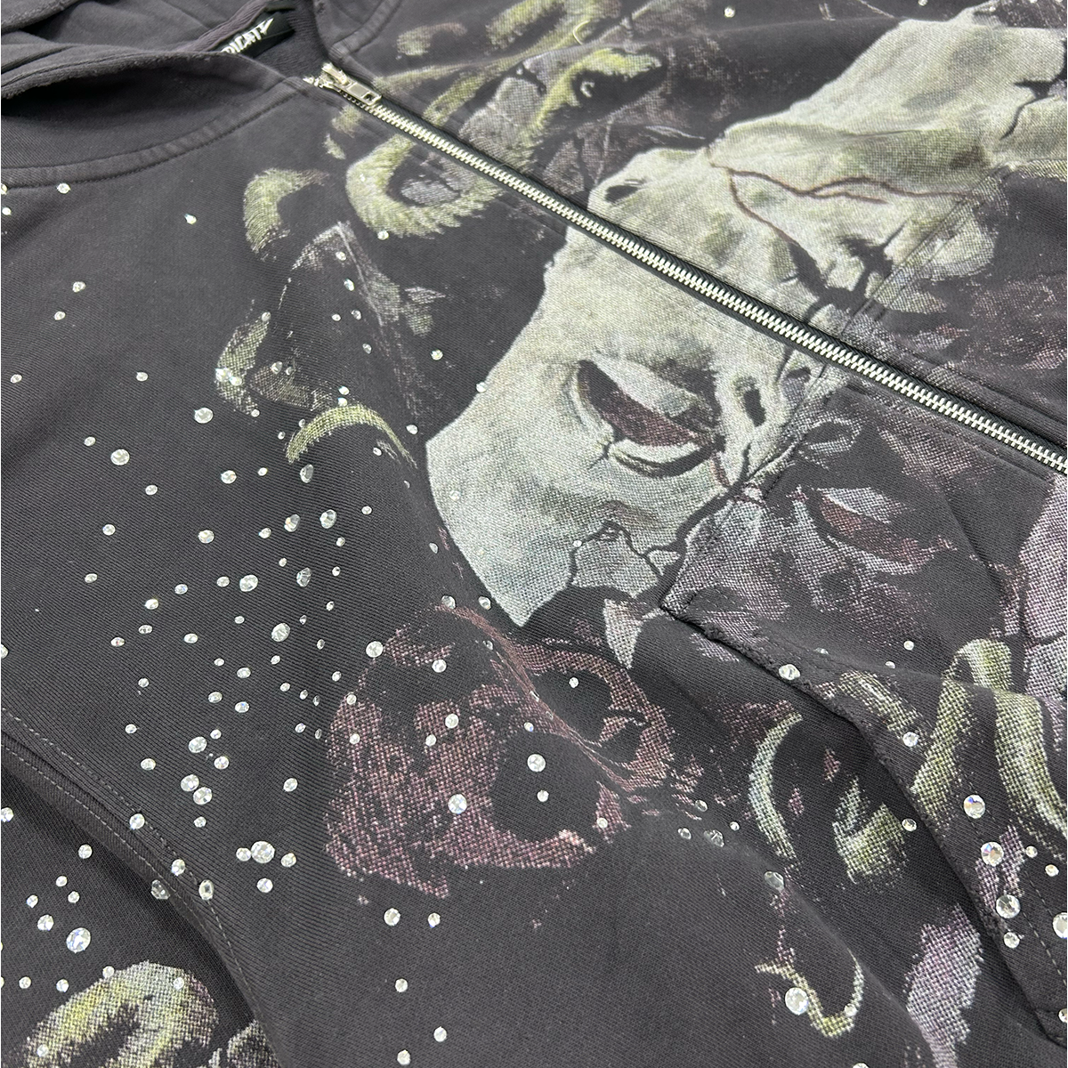 the-syndicate-statue-rhinestone-zip-hoodie-grey-wash-6-rings-clothing