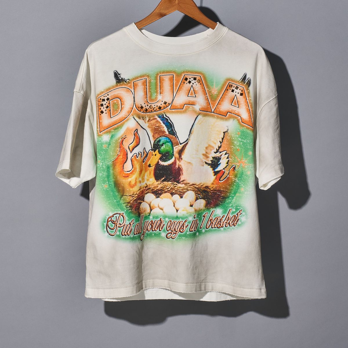 duaa-basket-rhinestone-tee-vintage-cream-6-rings-clothing