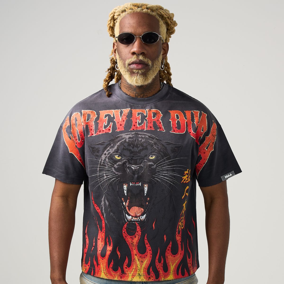 duaa-panther-tee-shirt-washed-black-6-rings-clothing