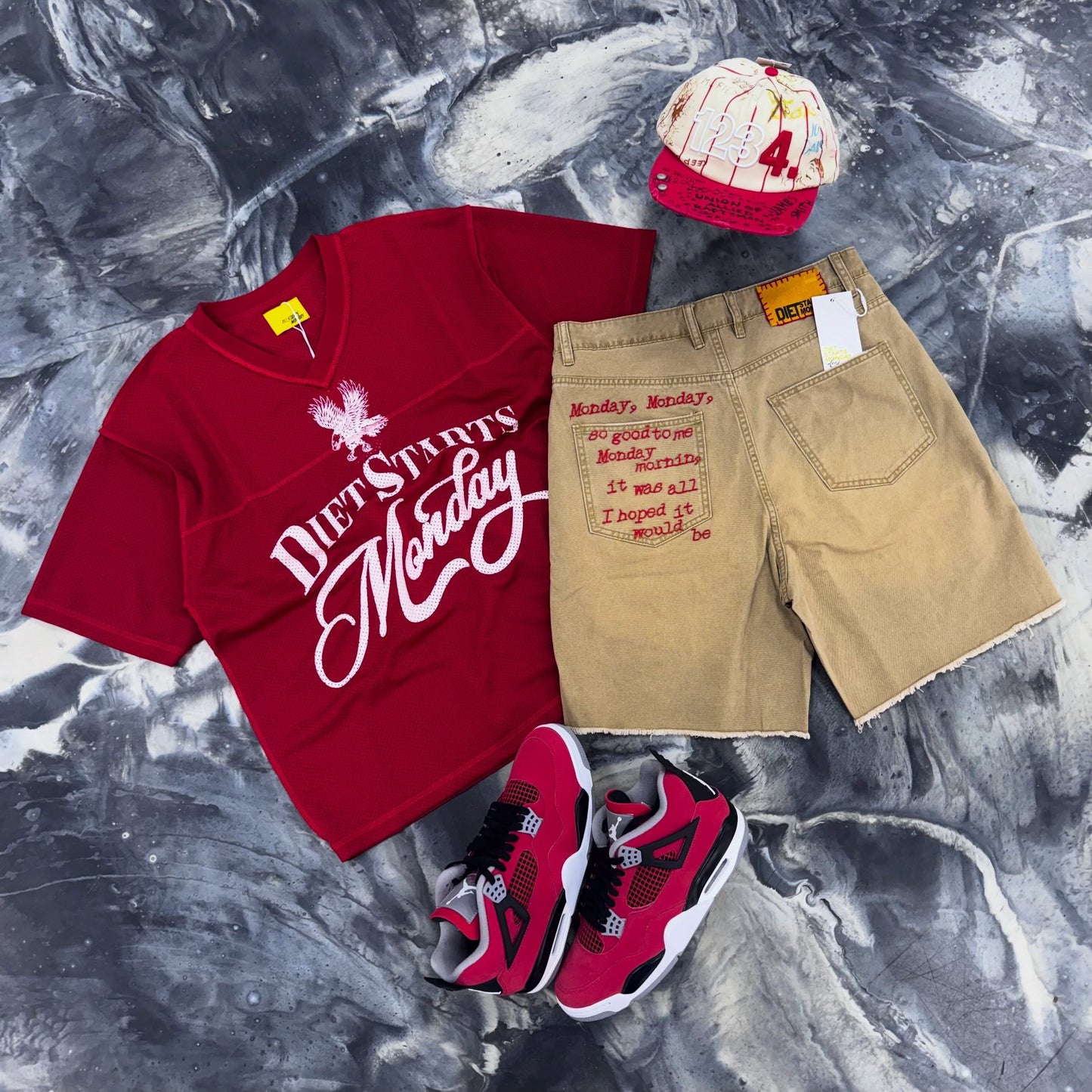 6Rings Curated Outfit Red/Khaki