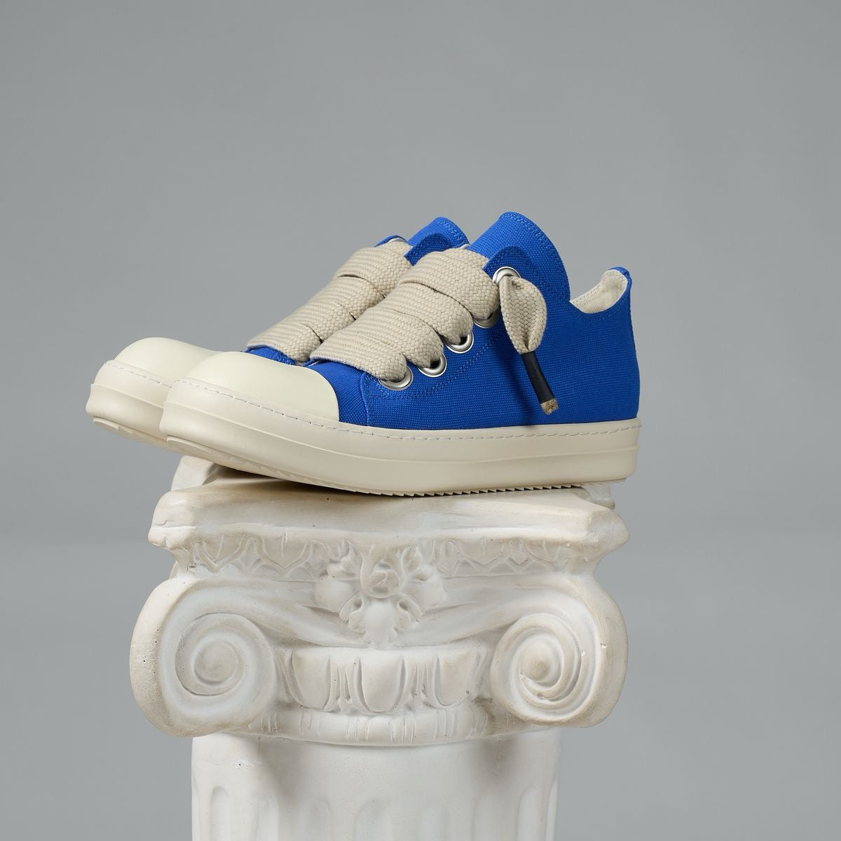 Salm 28 | Royal Blue Shoes